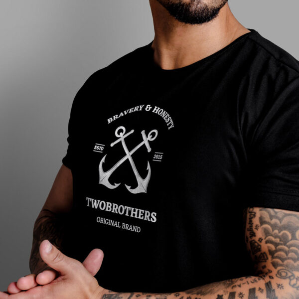 T-Shirt para Homem em Algodão Premium Regular Fit - Twobrothers Nogales - Painel TB